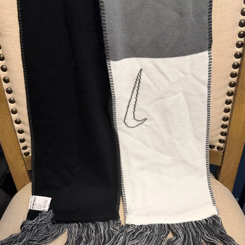 Nike Gray and Black Scarf, Size S